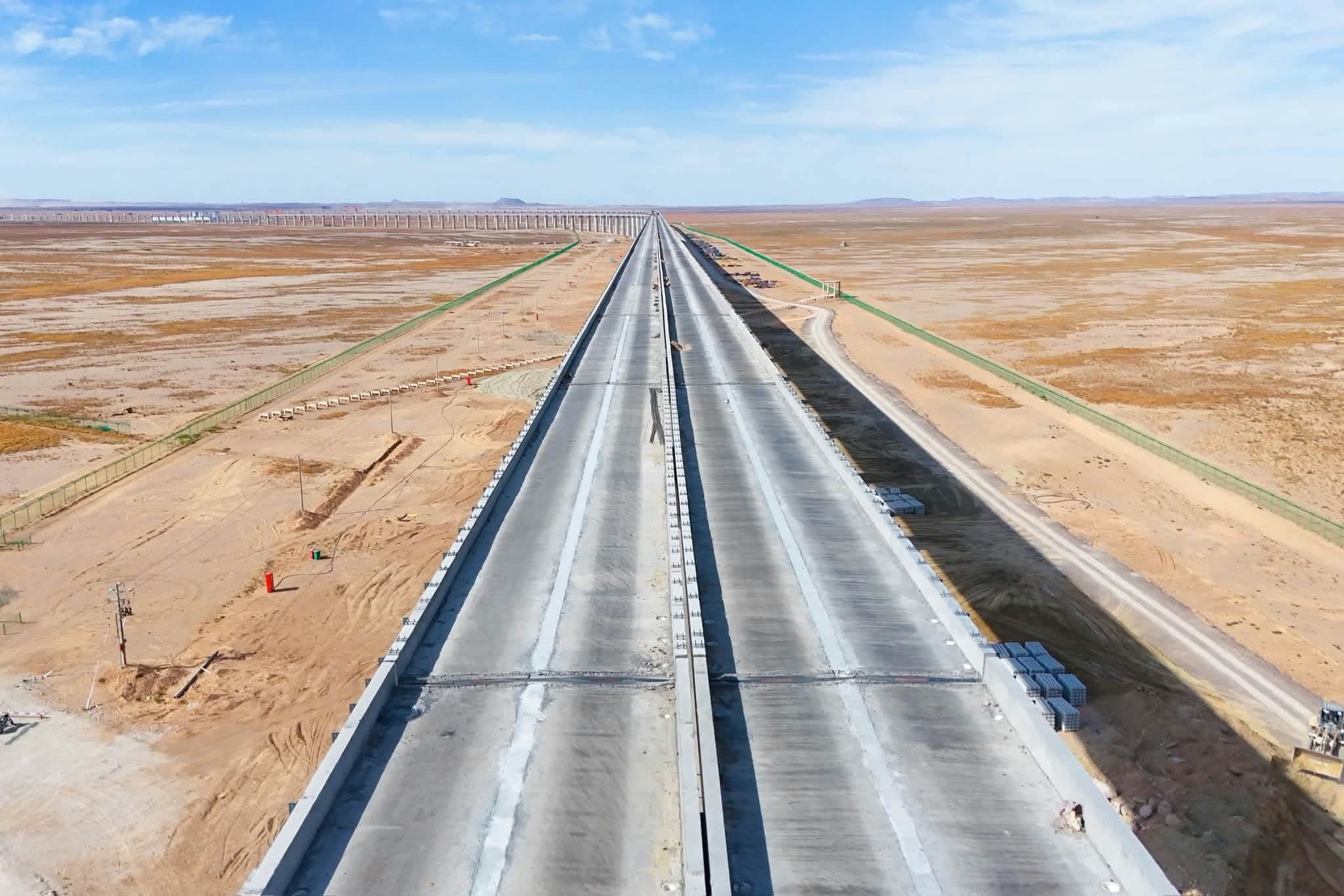 Elevated railway deck during construction at Gashuunsukhait–Gantsmod